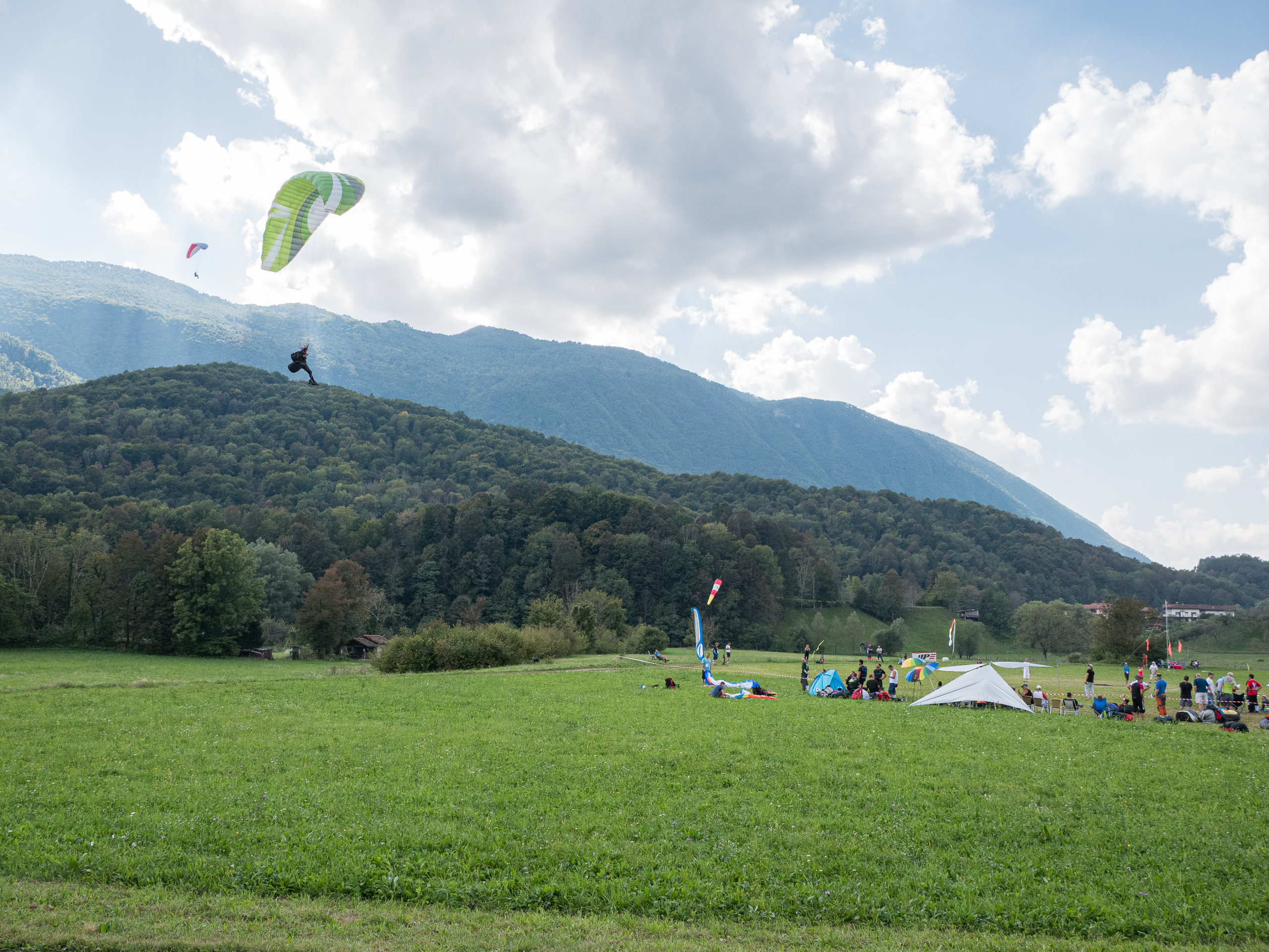 Gleitschirm-Landeplatz im Tal